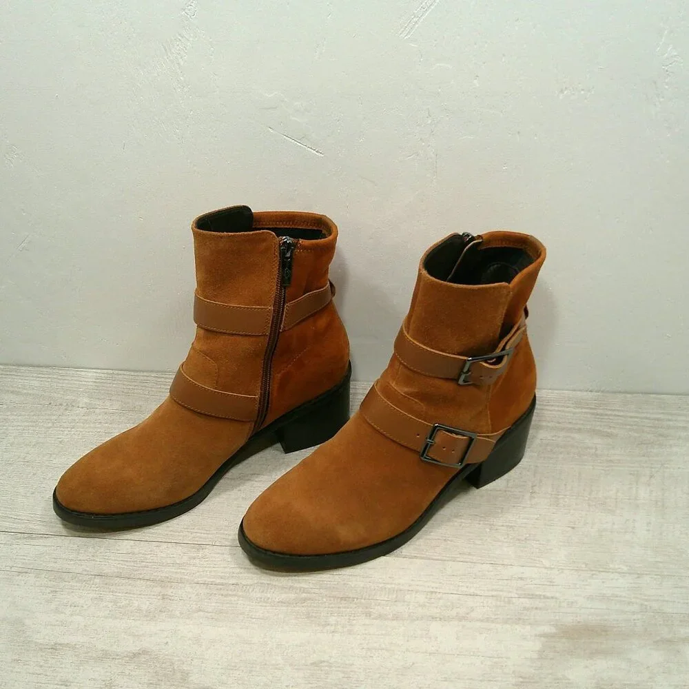 Donald Pliner Darby Suede Leather Ankle Boots Saddle Brown Buckle Size 7.5 M